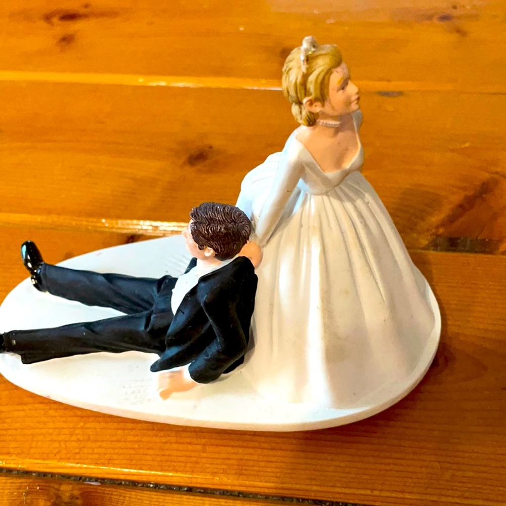 Bride/groom figurine